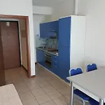 Ξενοδοχείο με διαμερίσματα Adriana