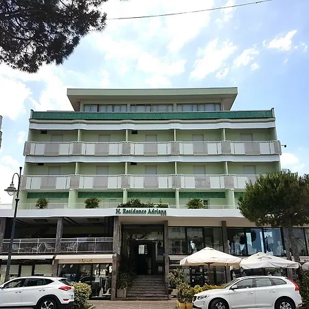 Ξενοδοχείο με διαμερίσματα Adriana 4*