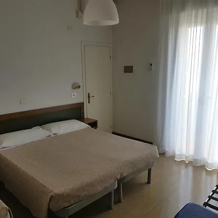 Ξενοδοχείο με διαμερίσματα Adriana Cesenatico